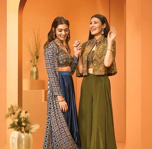 White branded cap with turquoise logo placed on fresh lemons in a red bowl