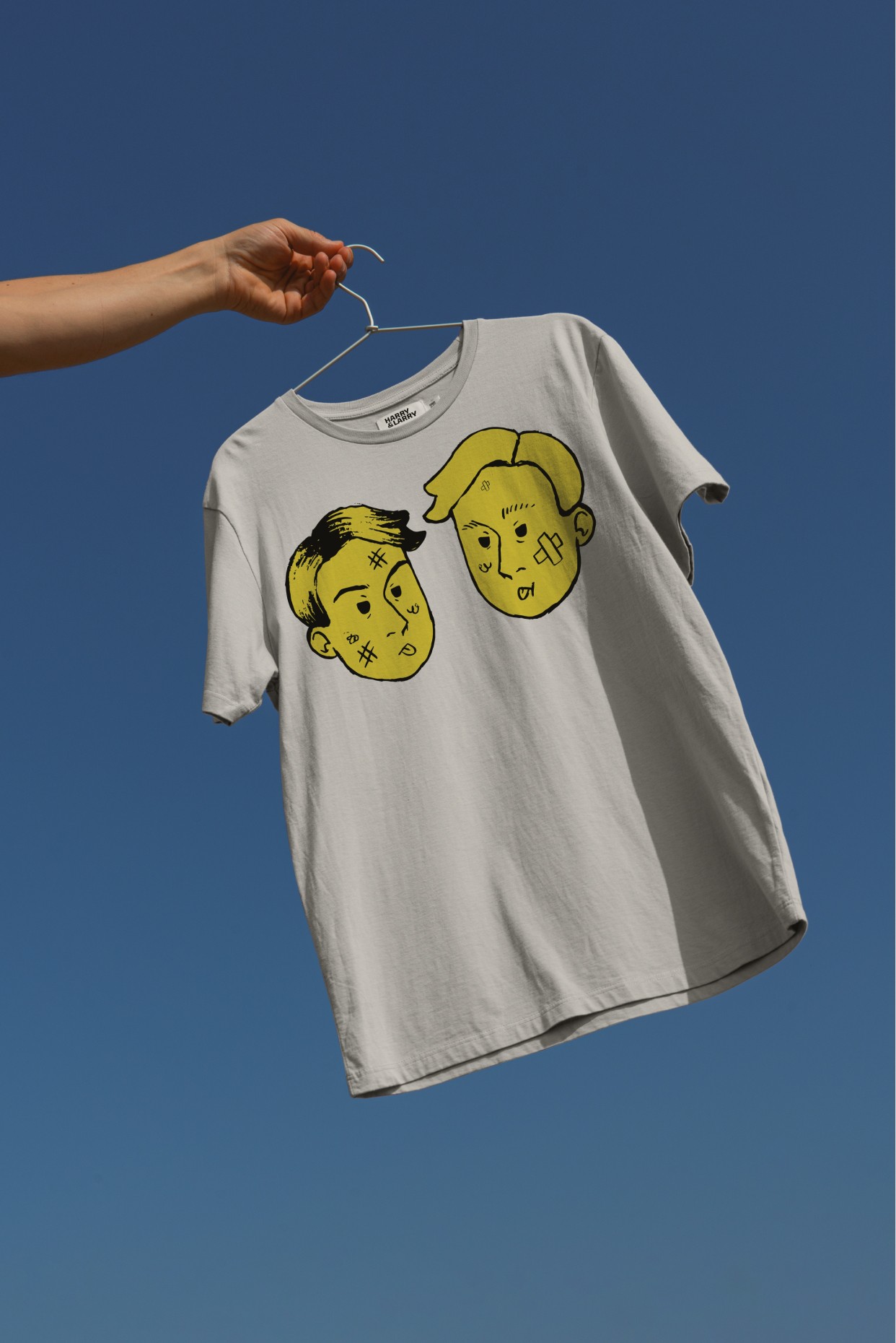 Harry & Larry Merch T-Shirt with big faces