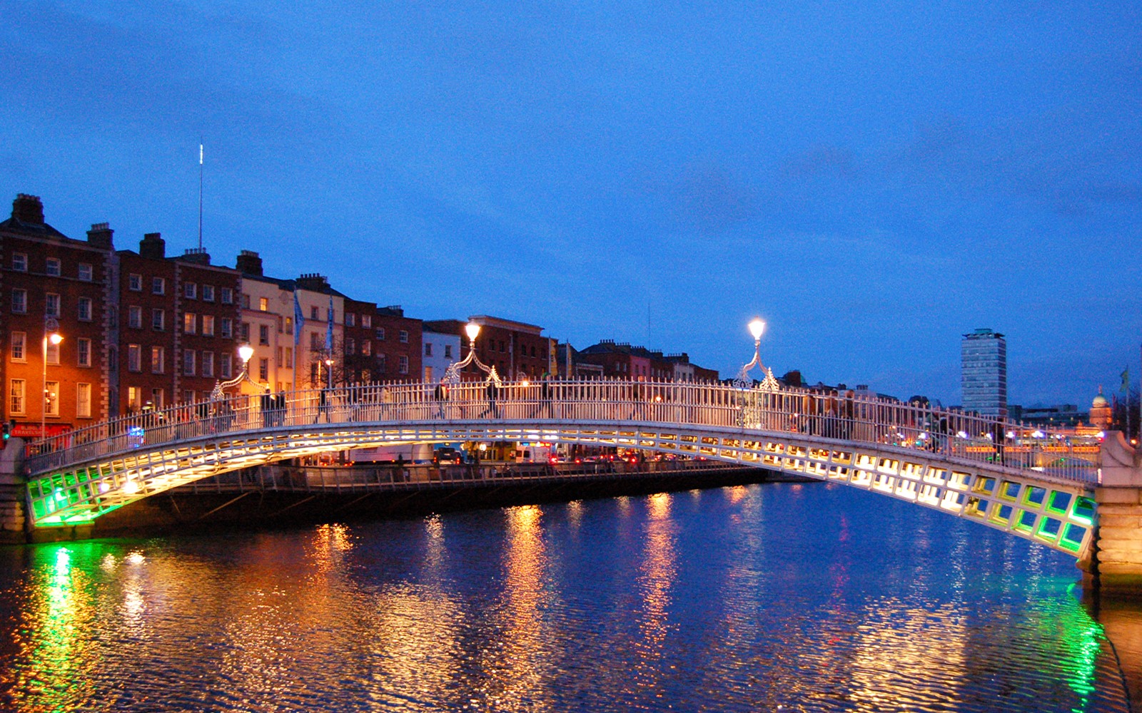 Ha'penny Bridge illuminated at night over the River Liffey in Dublin, Ireland.