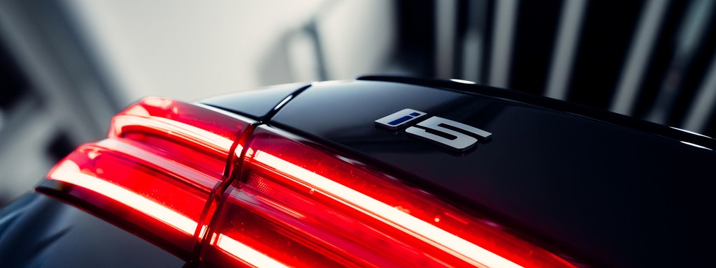 Rear view of a BMW i5 G60 with focus on the emblem