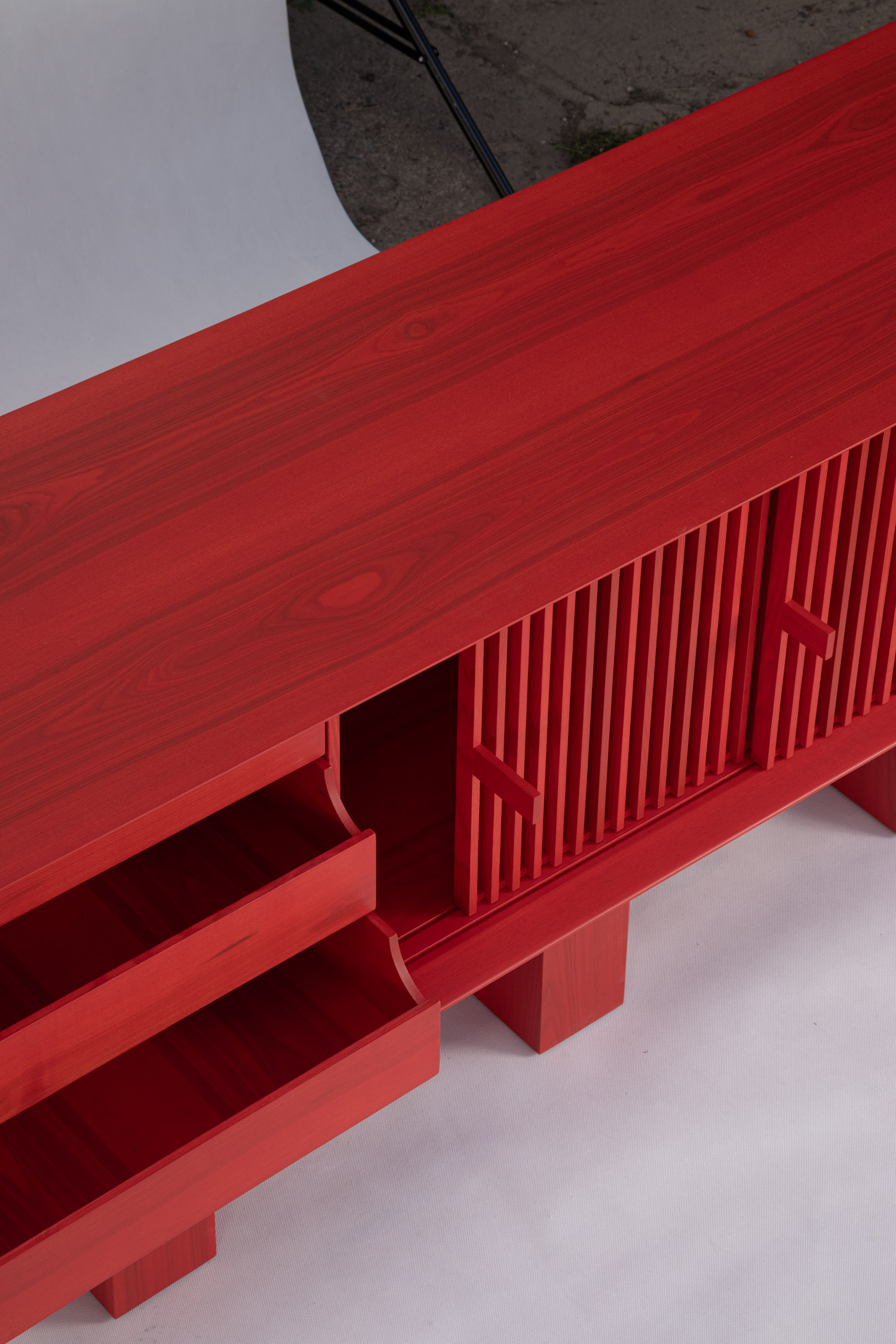 storage-for-vinyl-cleaning-brush-beneath-altar-top