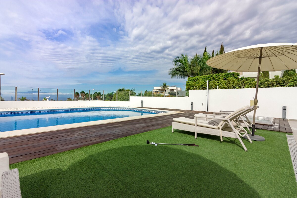 White Whale Photo 35