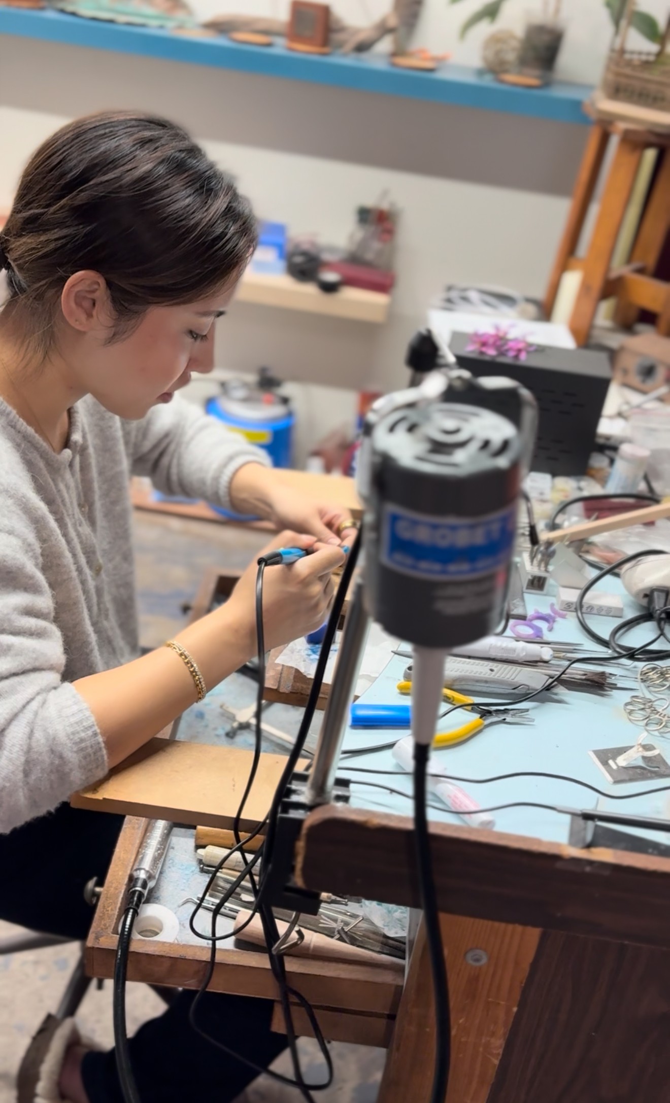 a person wearing a baseball cap