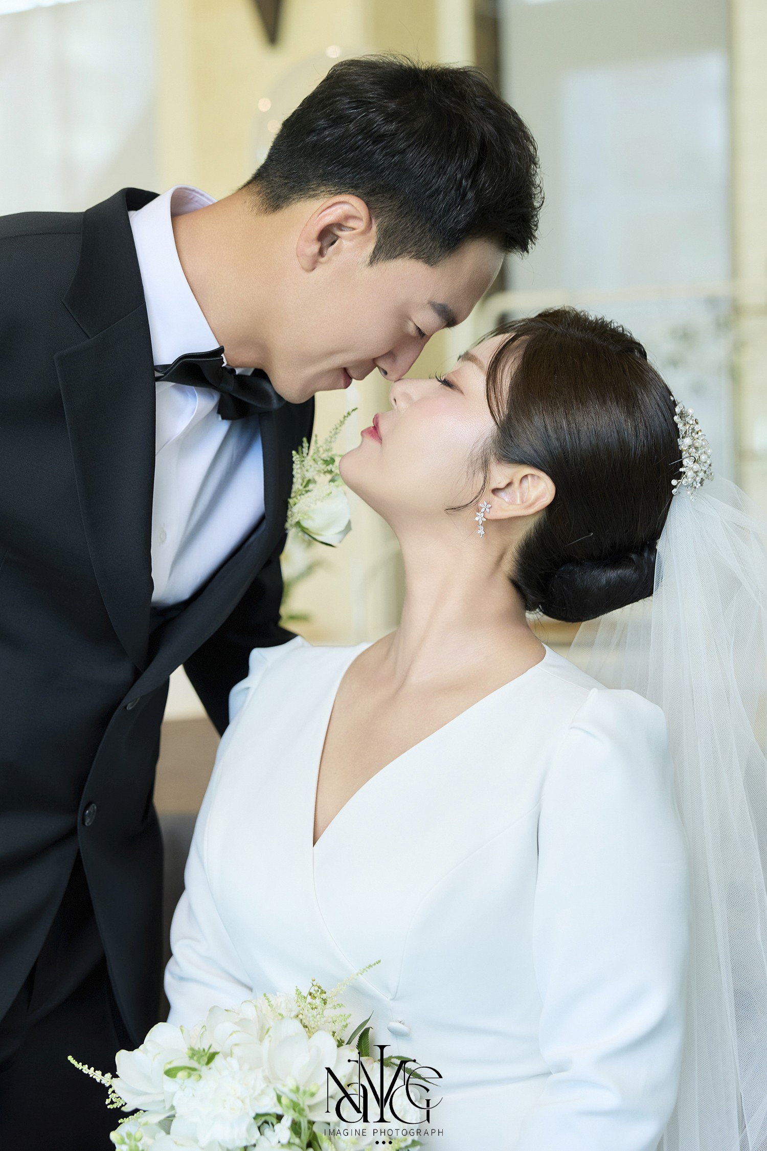 광주 스몰웨딩 메리인가든 웨딩스냅 촬영 후기 | 이매진포토가 담아낸 2층 화보 컷부터 야외 조명 원판의 감성