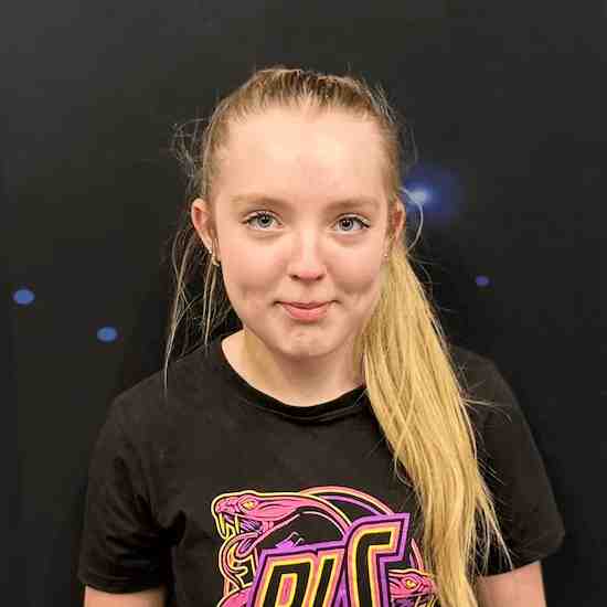 man in black crew neck shirt