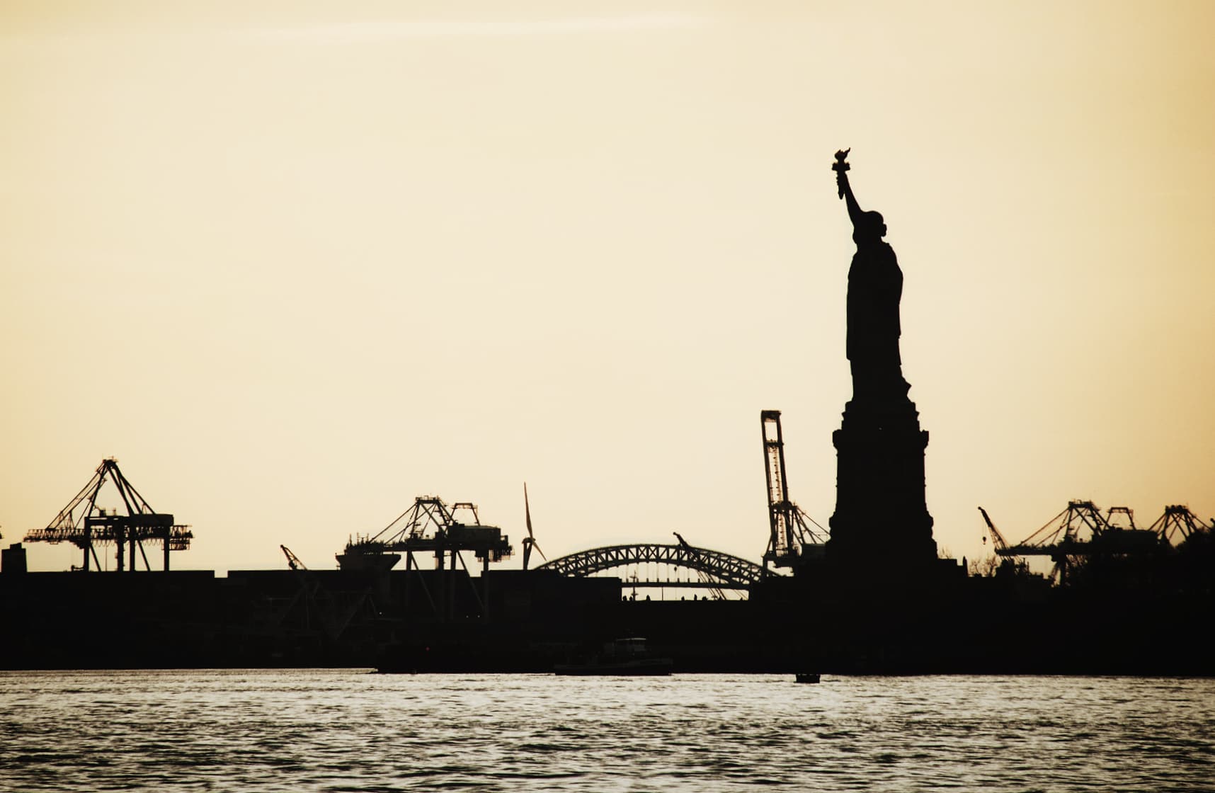 S market entry and logistics concept with Statue of Liberty and shipping port silhouette