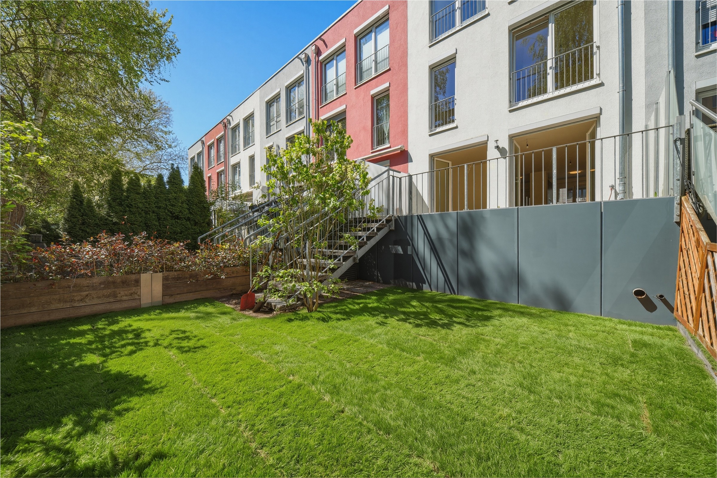 Immobilienfotografie, Alt-Stralau, Reihenhaus, Garten, Rollrasen, Digital Staging