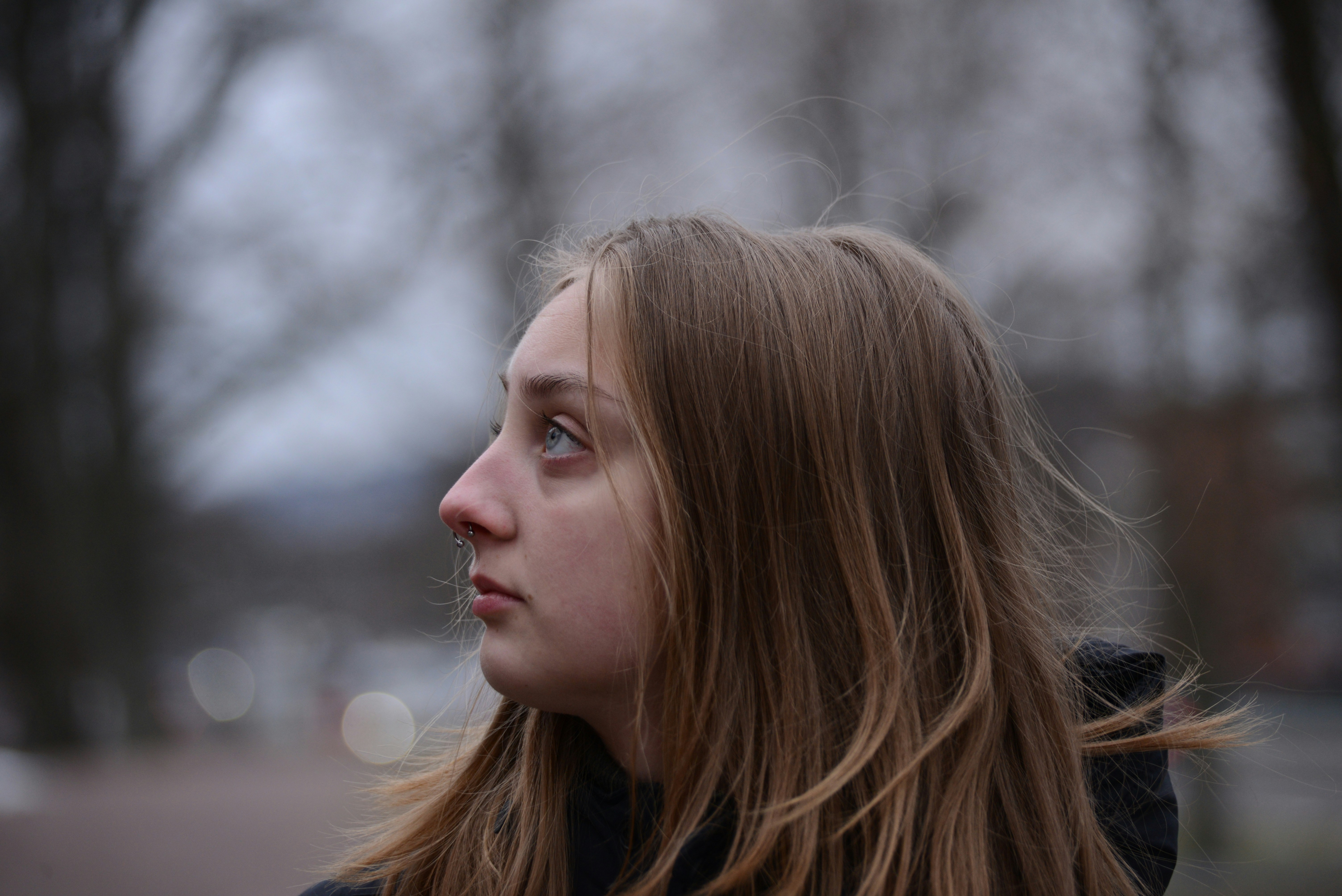 Young woman looking up with blurred background