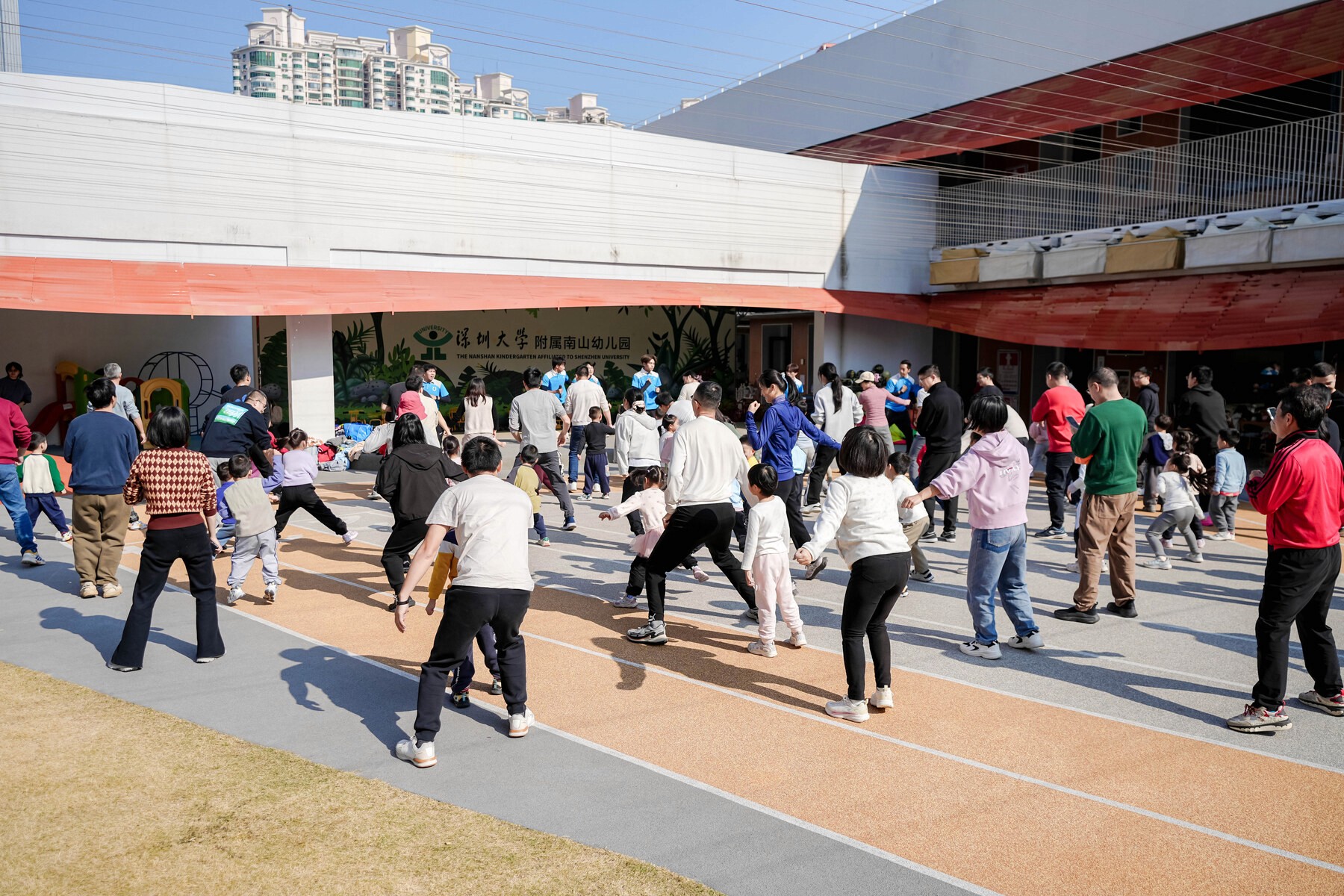 南山幼兒園學童在校園進行 KIDS FIT 體能課堂
