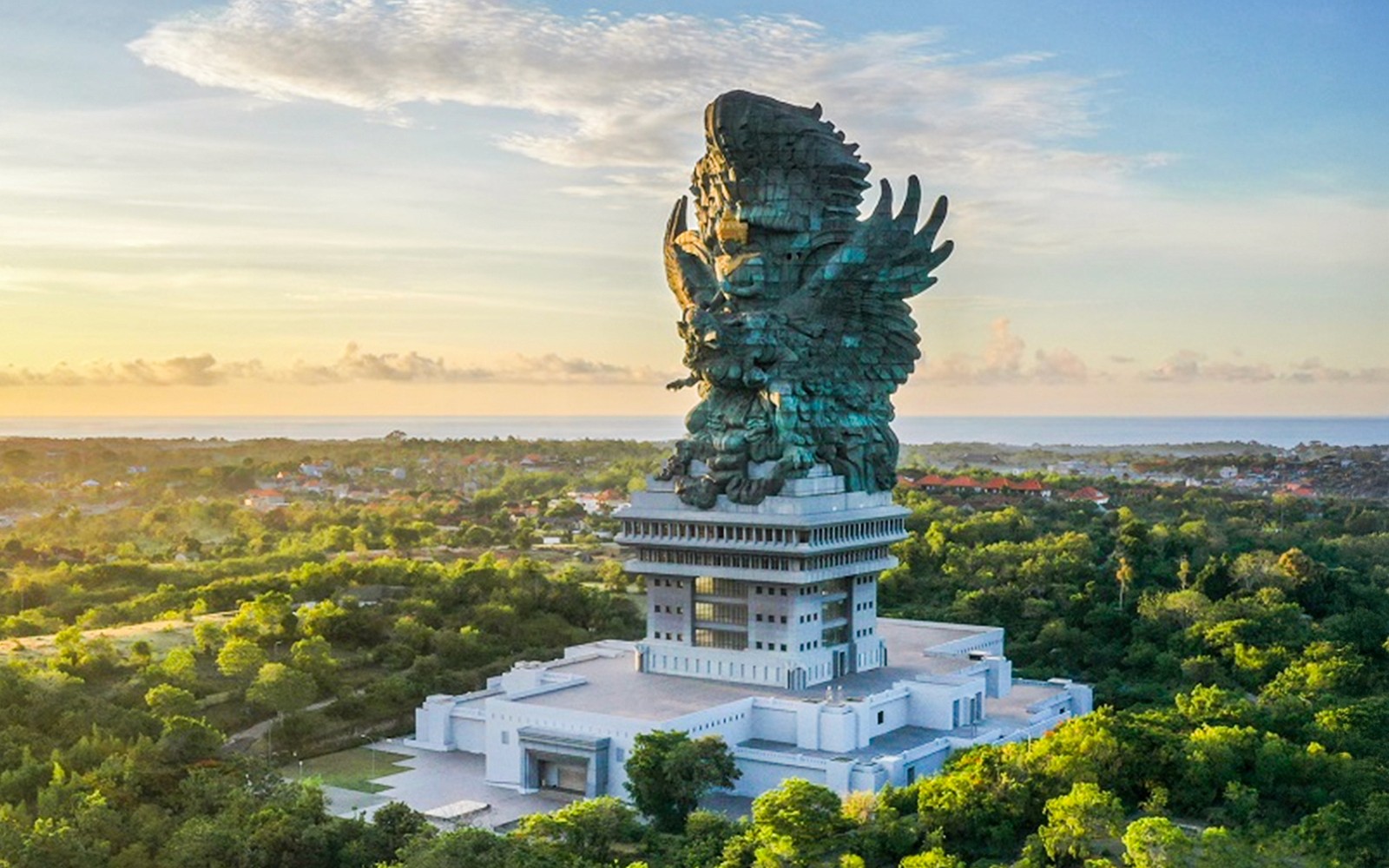 Patung Garuda Wisnu di Bali, Indonesia.