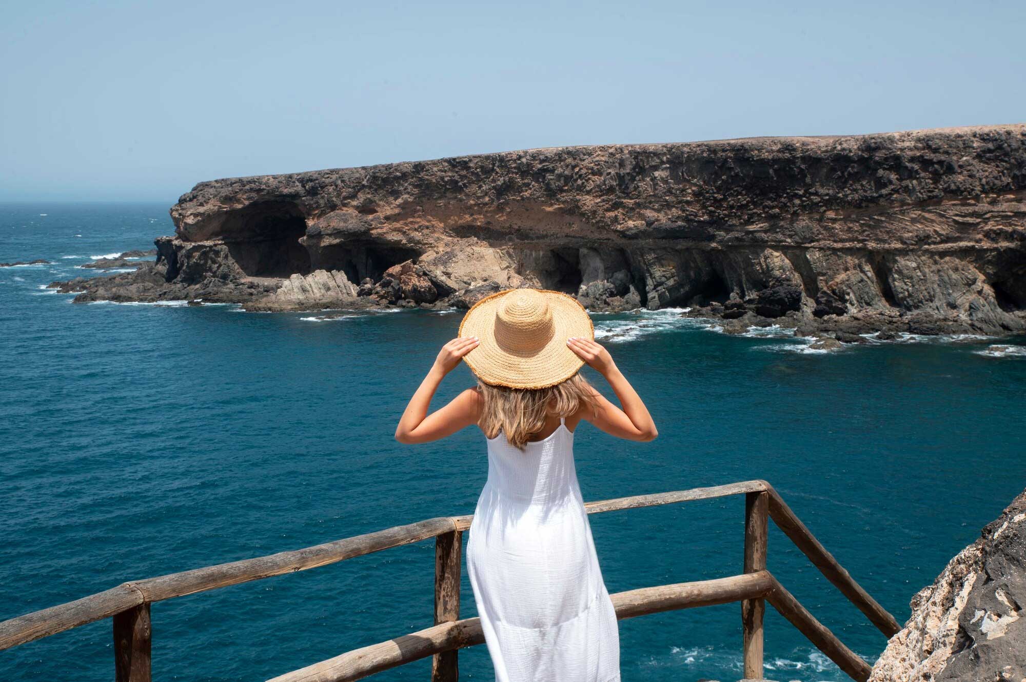 Lady wearing sun hat