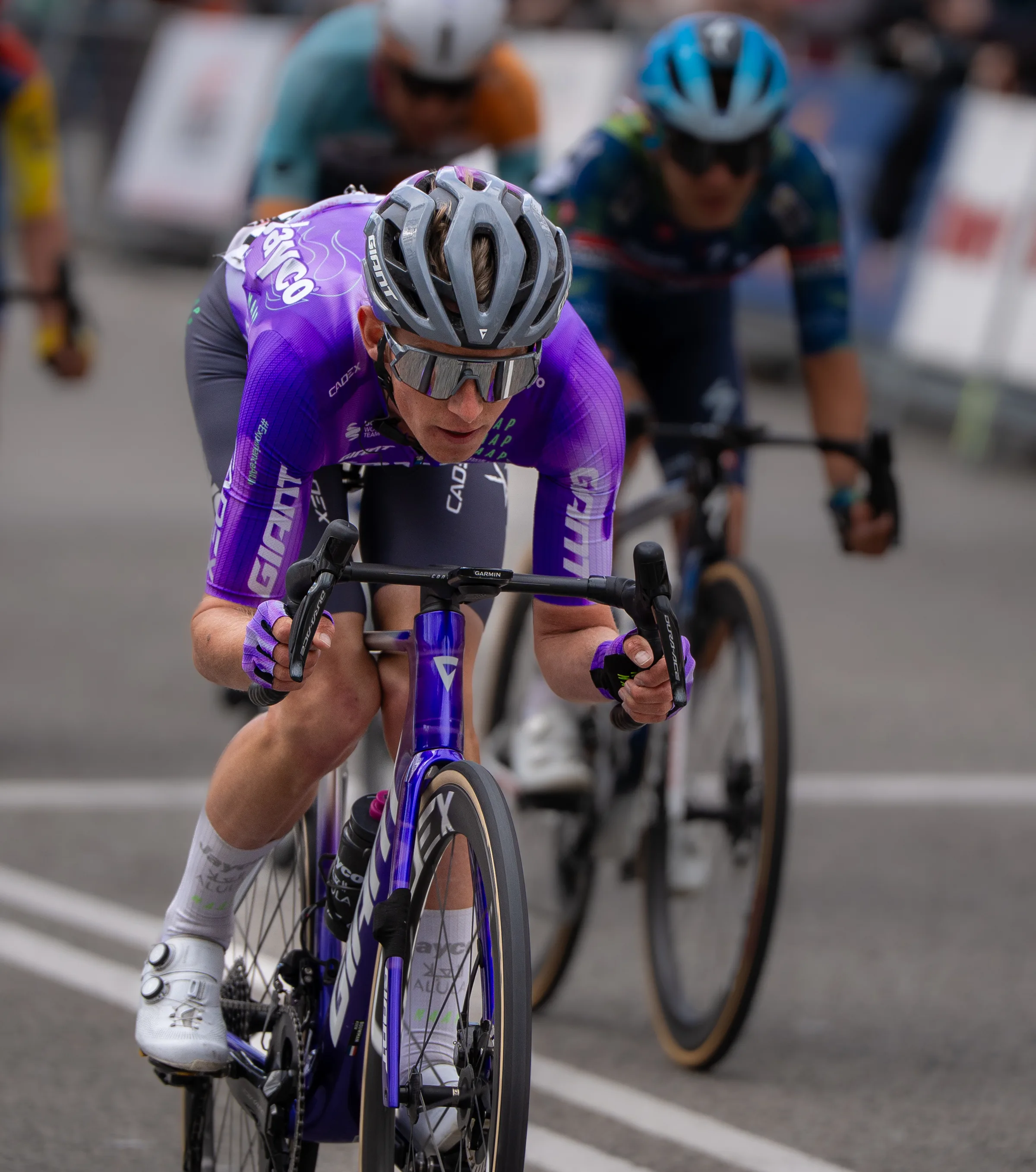 Equipo ciclista en formación en la Volta Ciclista a Catalunya 2026, foto de Nolan Pardo