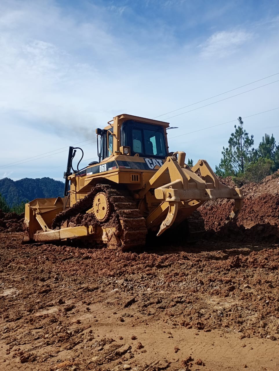 Bulldozer para trabajos de terracería y preparación de terreno