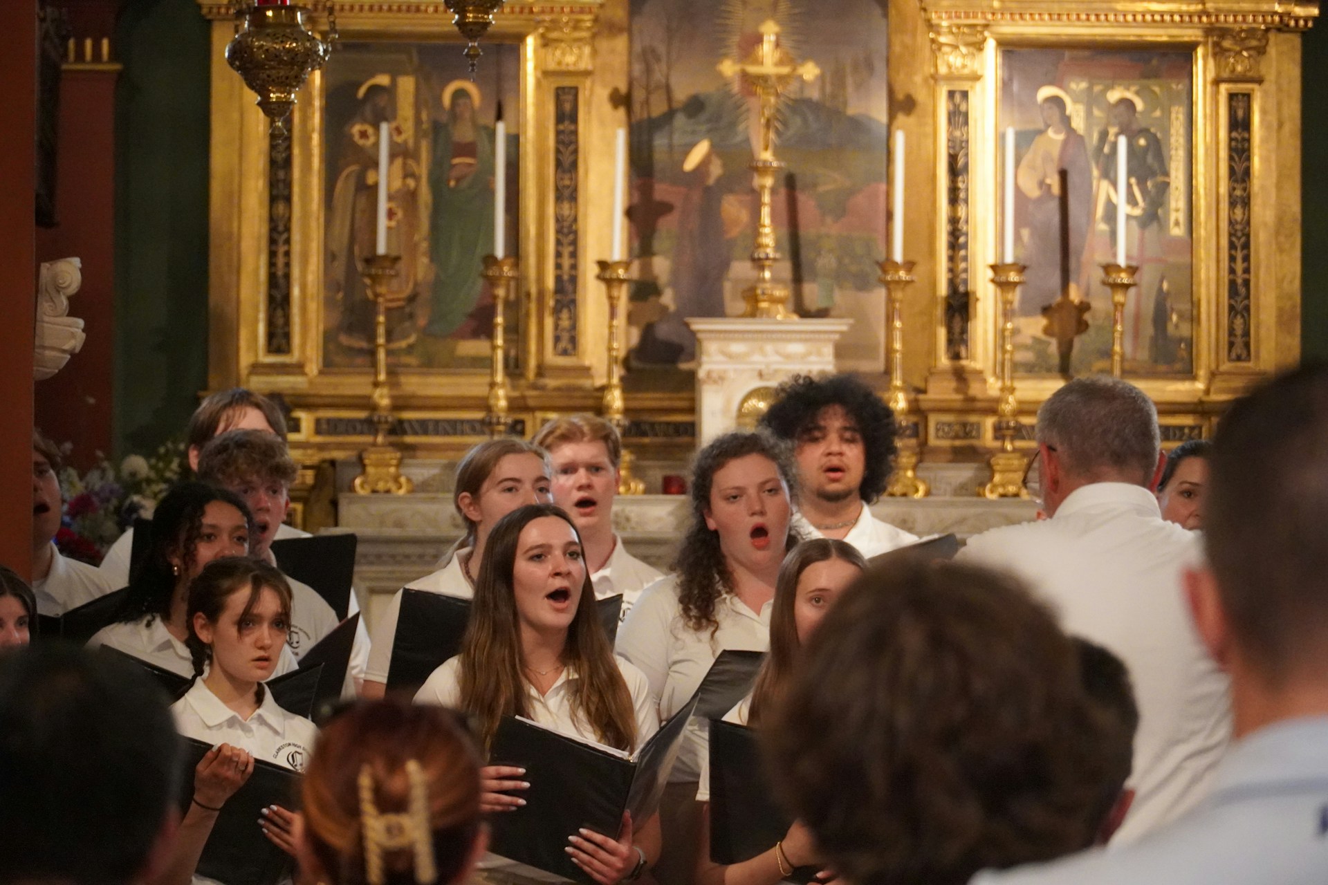Une chorale en plein chant