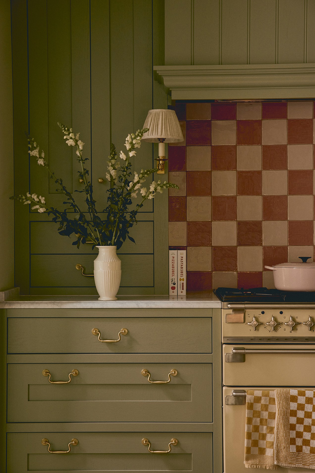 Detailshot woonkamer Morris & Co behang