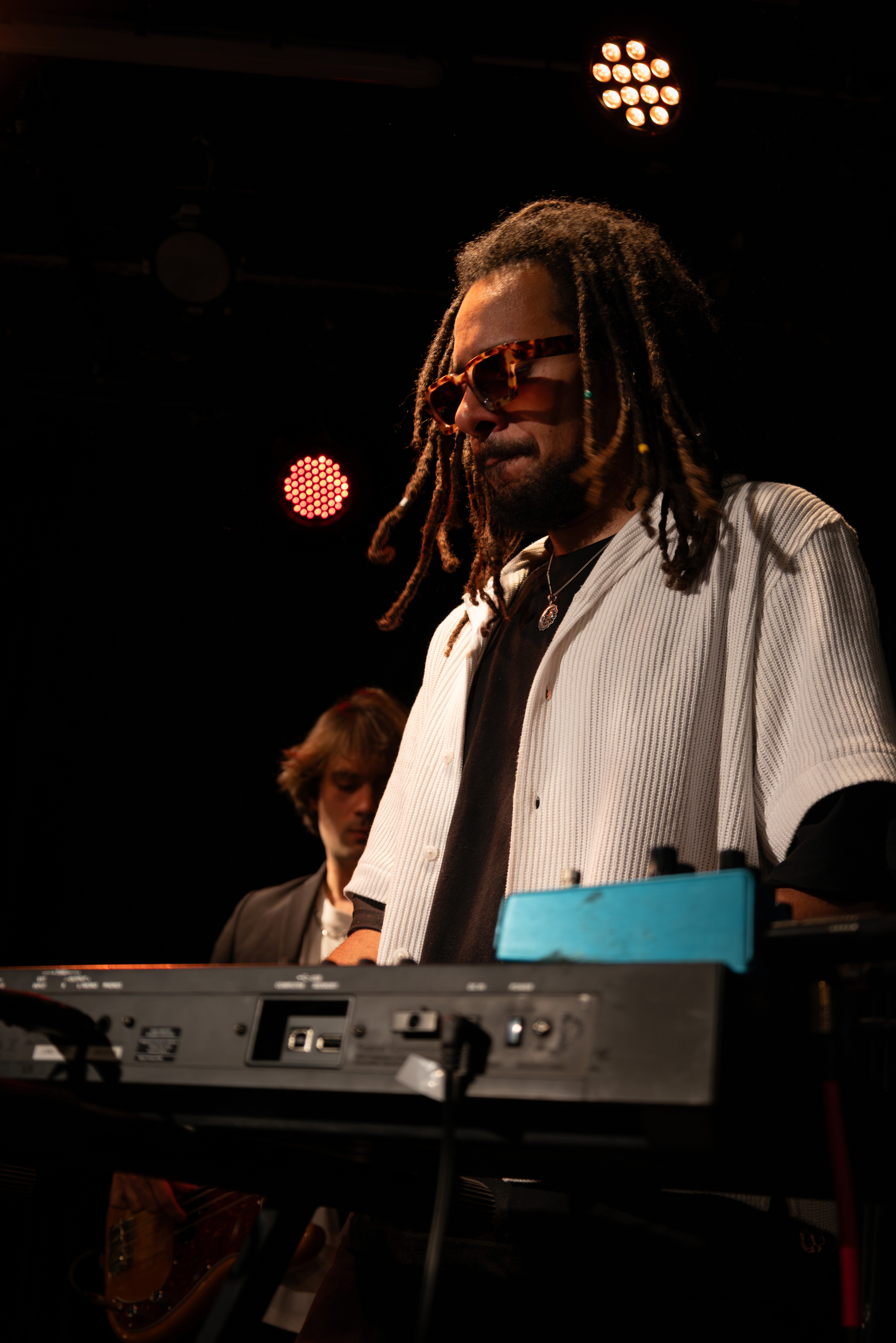 Pianiste professionnel lors d'un concert pour une soirée de mariage. 