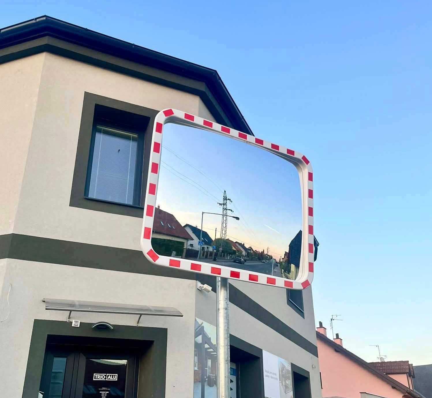 Dopravní zrcadlo