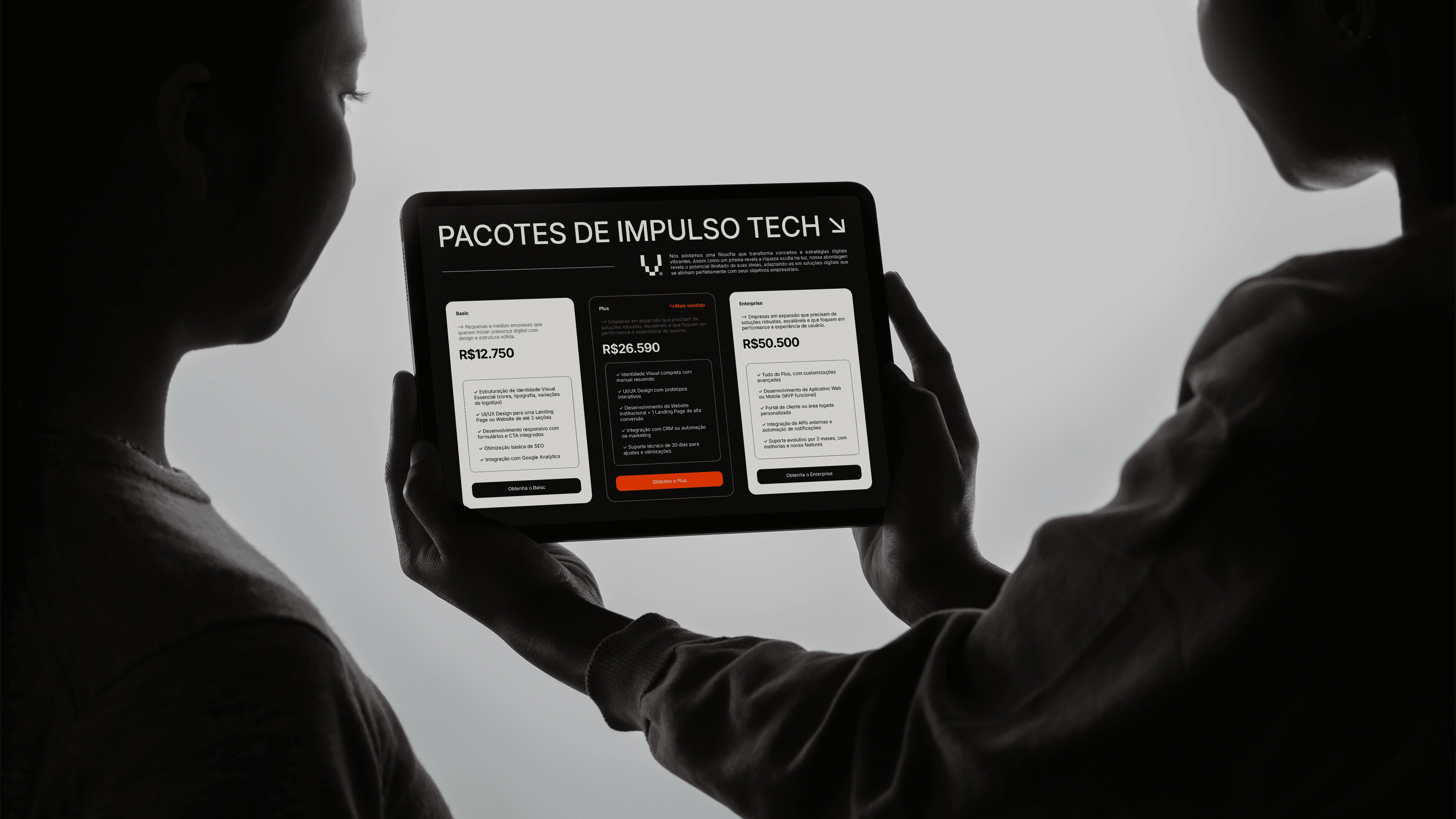 Painel publicitário da CSD Fintechs em estação urbana com mensagem sobre inovação no setor financeiro.