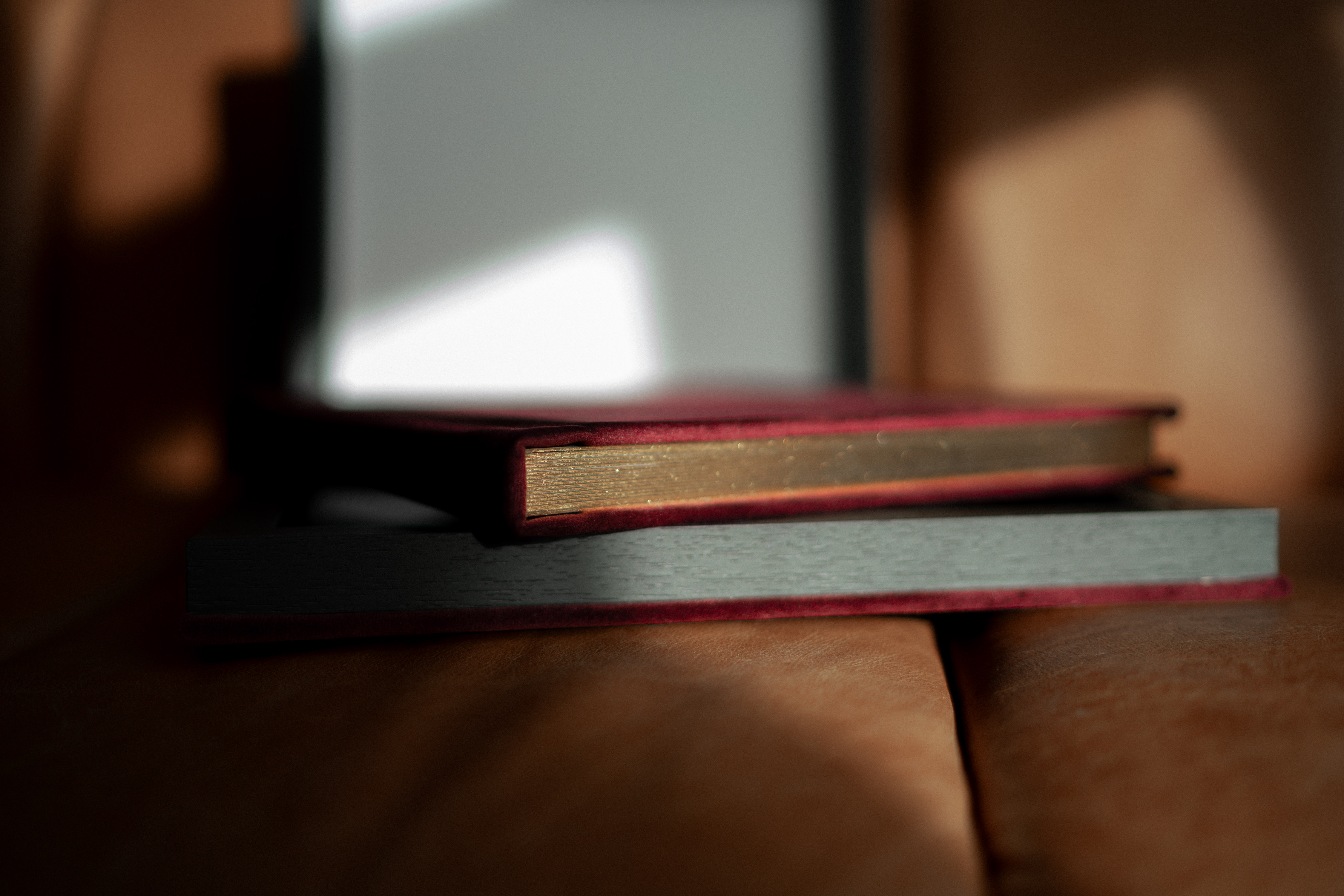 Luxury boudoir photo album by photographer Ramona, Solothurn, Switzerland.