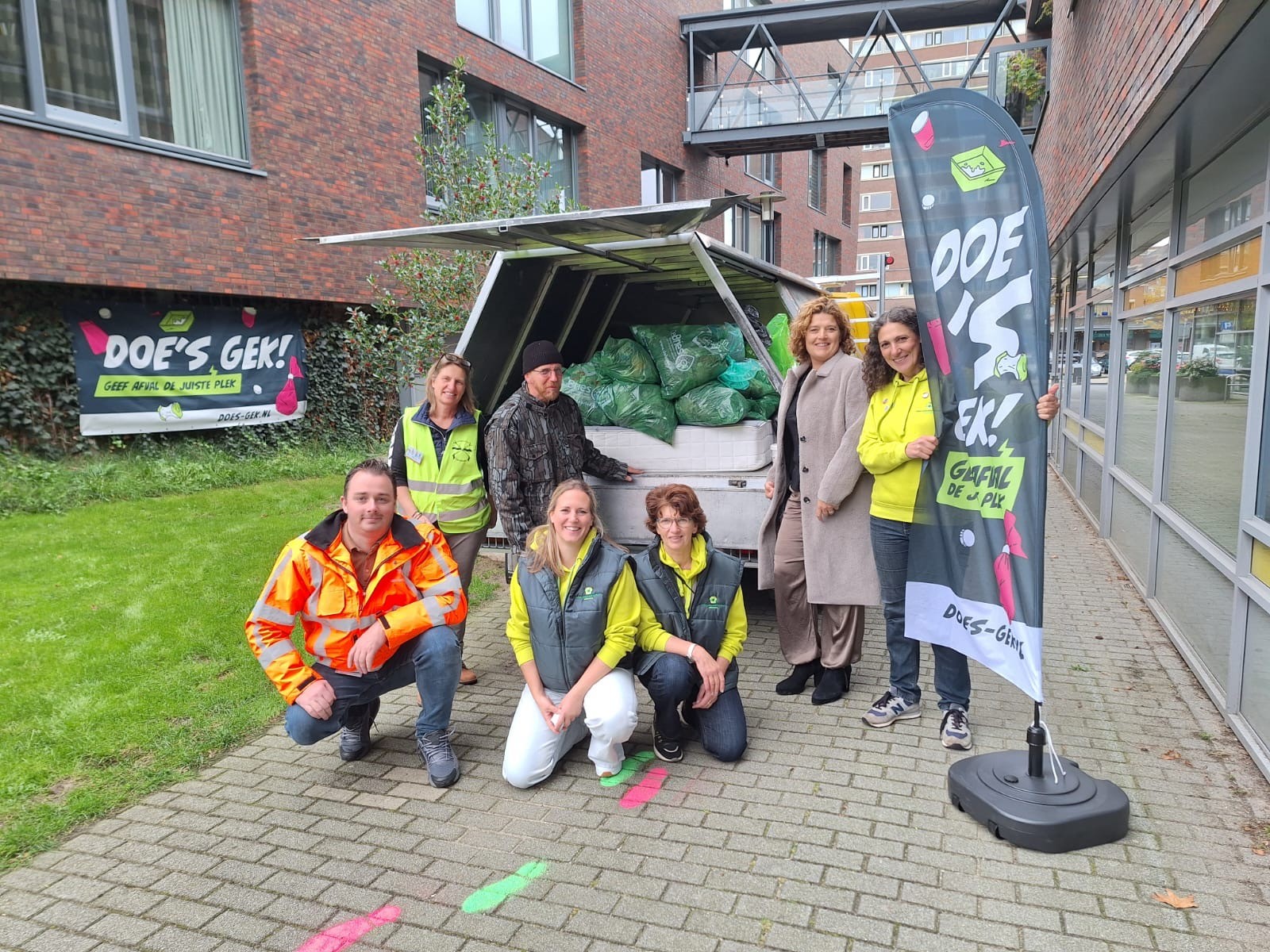 blikjes afval straat guerilla actie