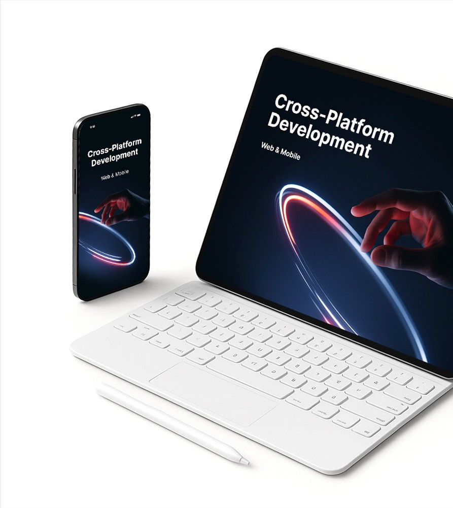 노트북과 스마트폰에서 동일한 인터페이스를 보여주는 크로스 플랫폼 환경