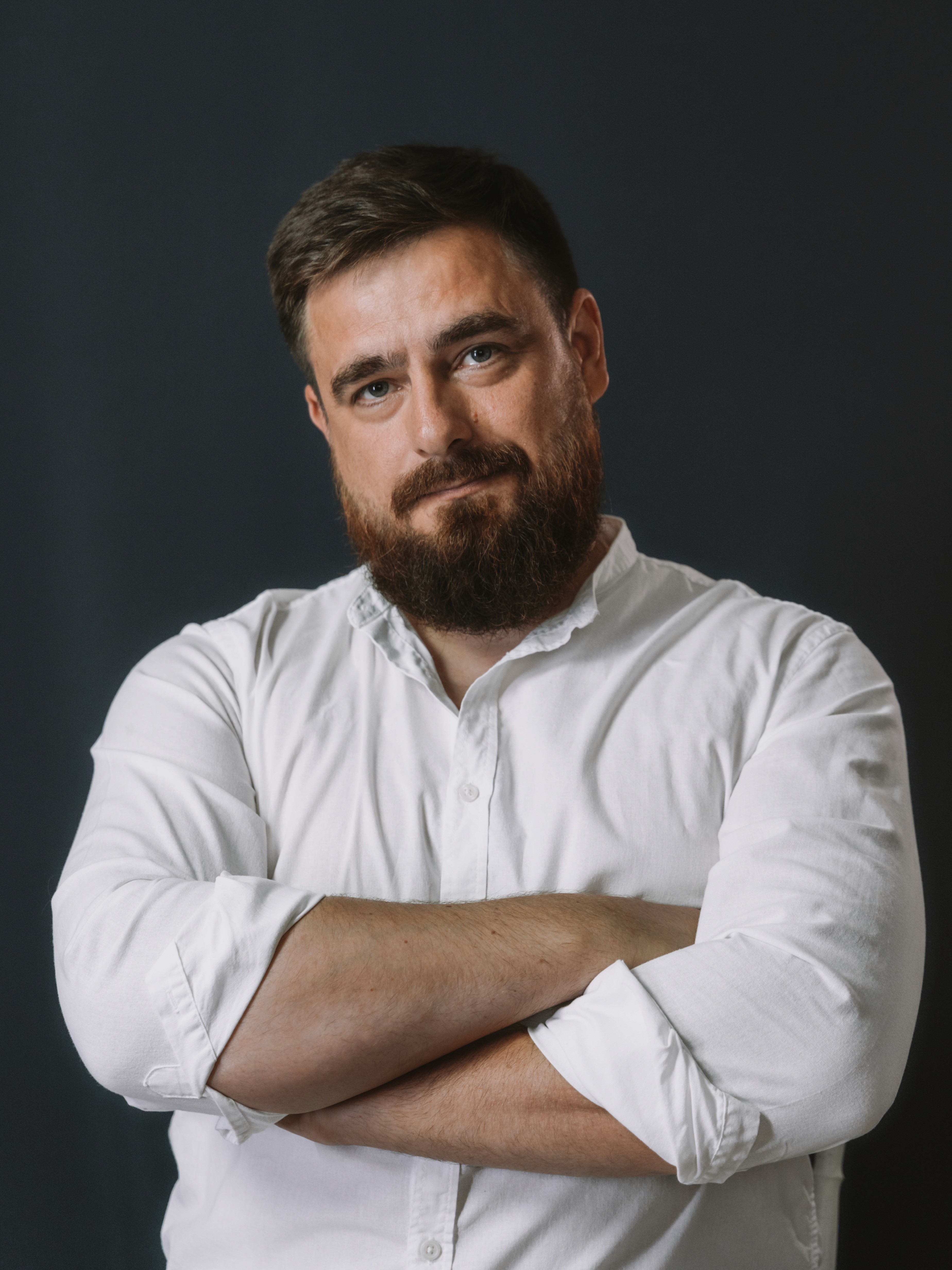 woman wearing black crew-neck shirt