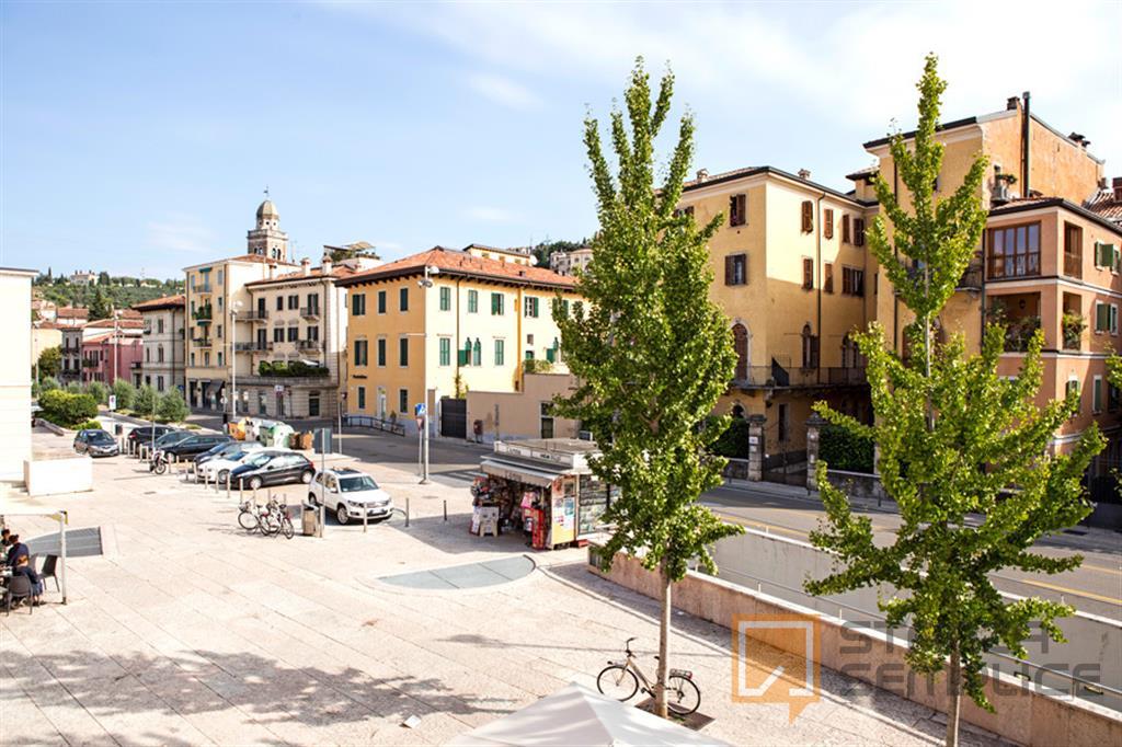 Stanza di 17 mq in Piazza Isolo, Verona