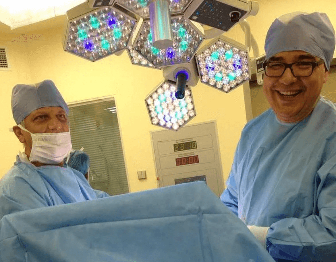 dr ashraf moawad performing a delivery on ivf babies and pregnancy obgyn surgery at enjab medical centre