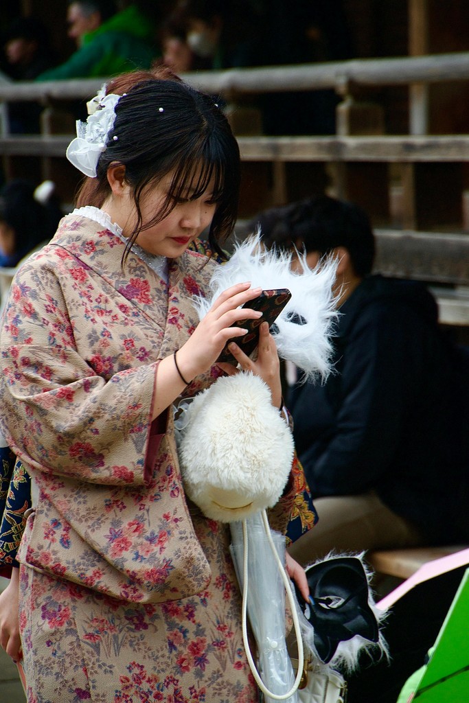 asian women in kimono using smartphone