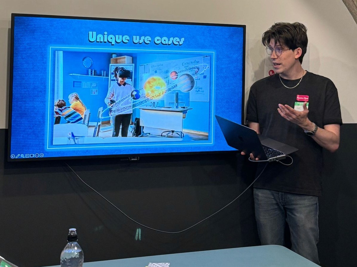 Max Presenting to a large crowd at UX Redux