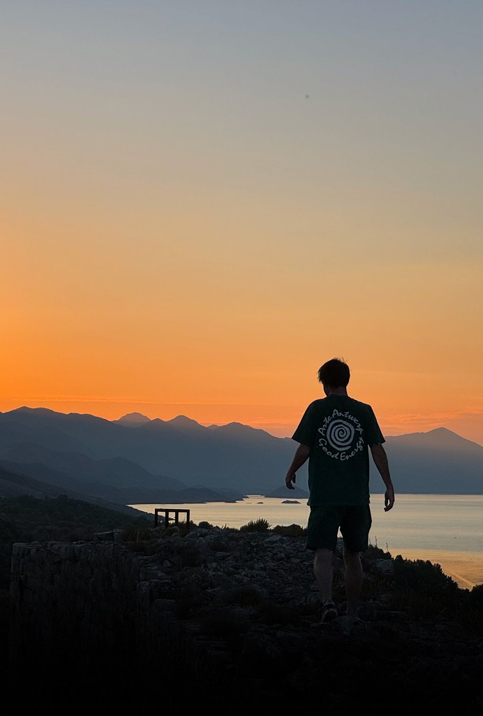 Portrait de moi Benoit le graphiste freelance basé à Paris et Rennes