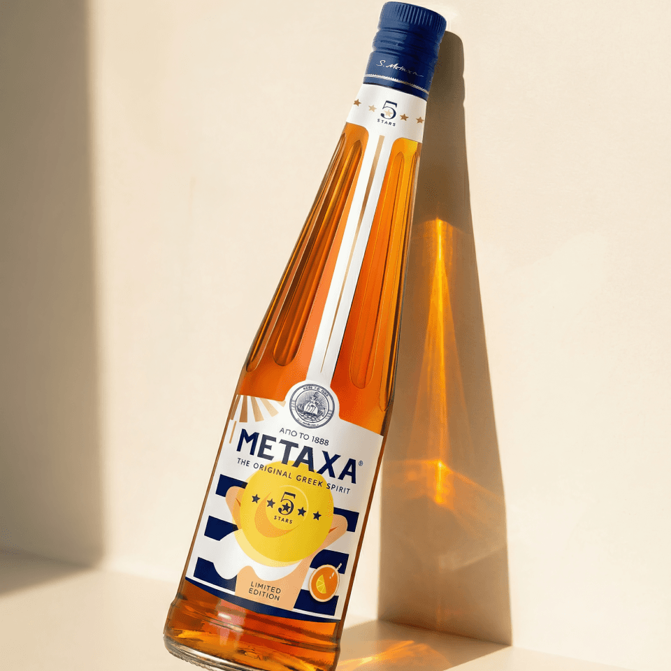 Metaxa Detailansicht – Verpackungs-Closeup mit Katzen-Charakter