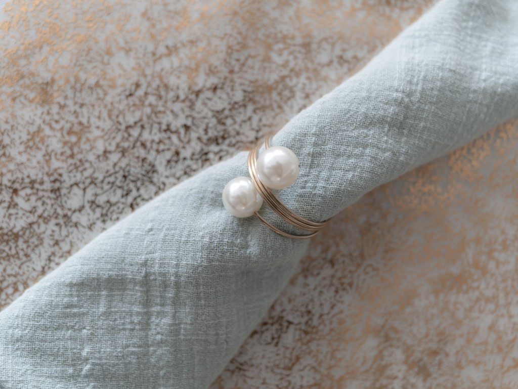 Album photo de luxe — French wedding photographer Paris — luxury wedding book France — Maison Elion — relique photographique rare — fragment intemporel — rituel artistique — photographe mariage haut de gamme — Seine-et-Marne 77 — album mariage bespoke sur mesure — timeless photography France — image symbolique — luxury French wedding photography