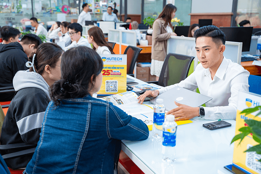 Người thân theo học tại HUTECH có được nhận học bổng ưu đãi không? 145
