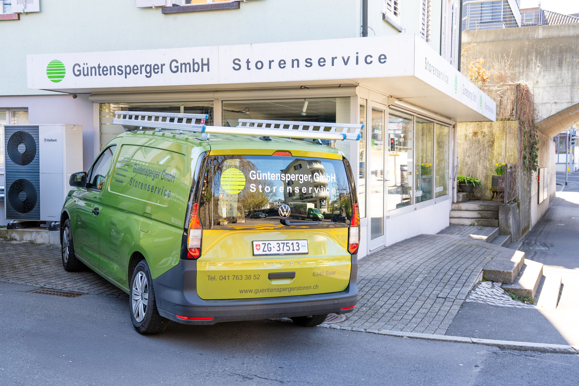 Güntensperger GmbH Storenservice – Montagefahrzeug bereit für Einsatz in Baar und Kanton Zug