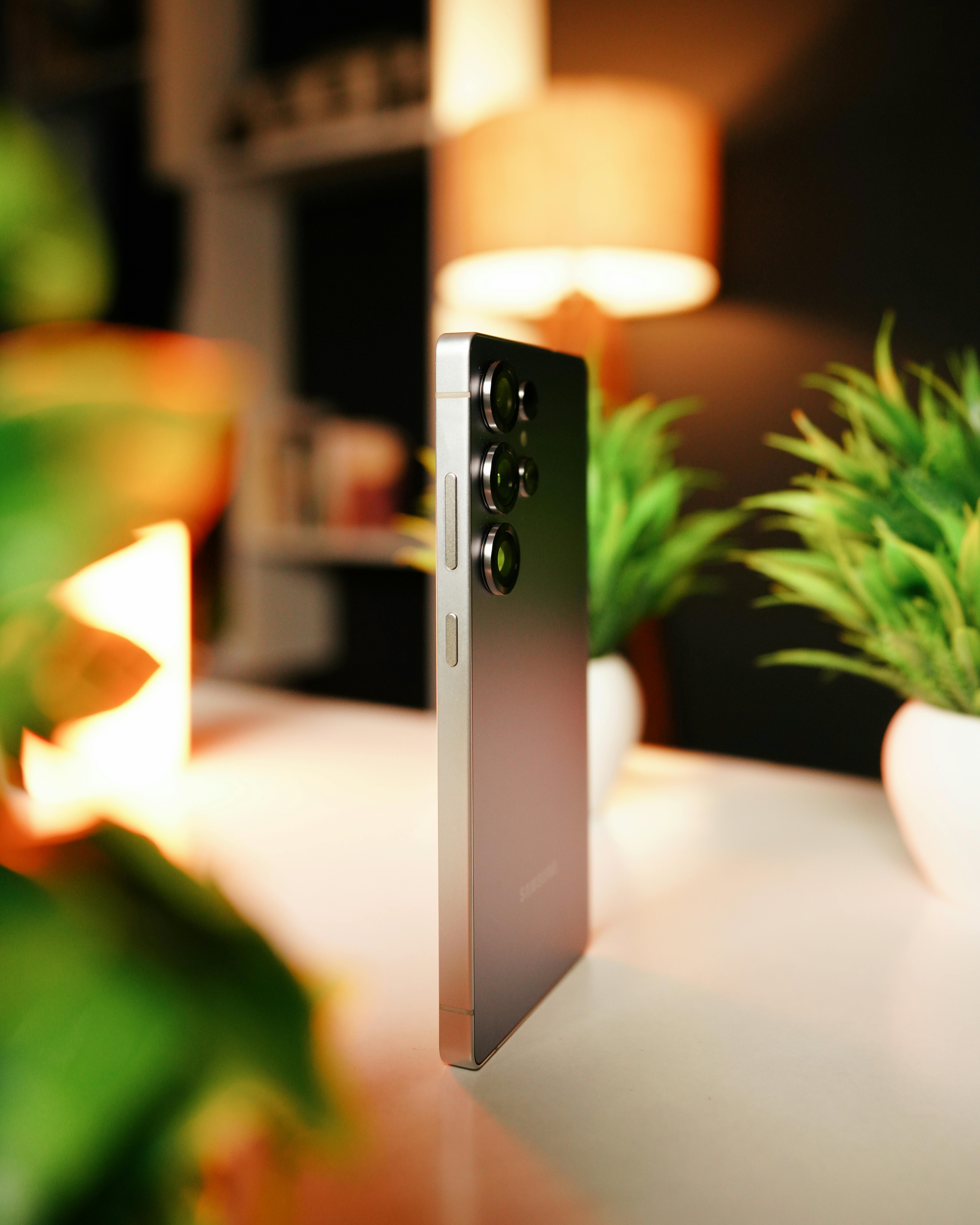 samsung galaxy S25 Ultra in plain background