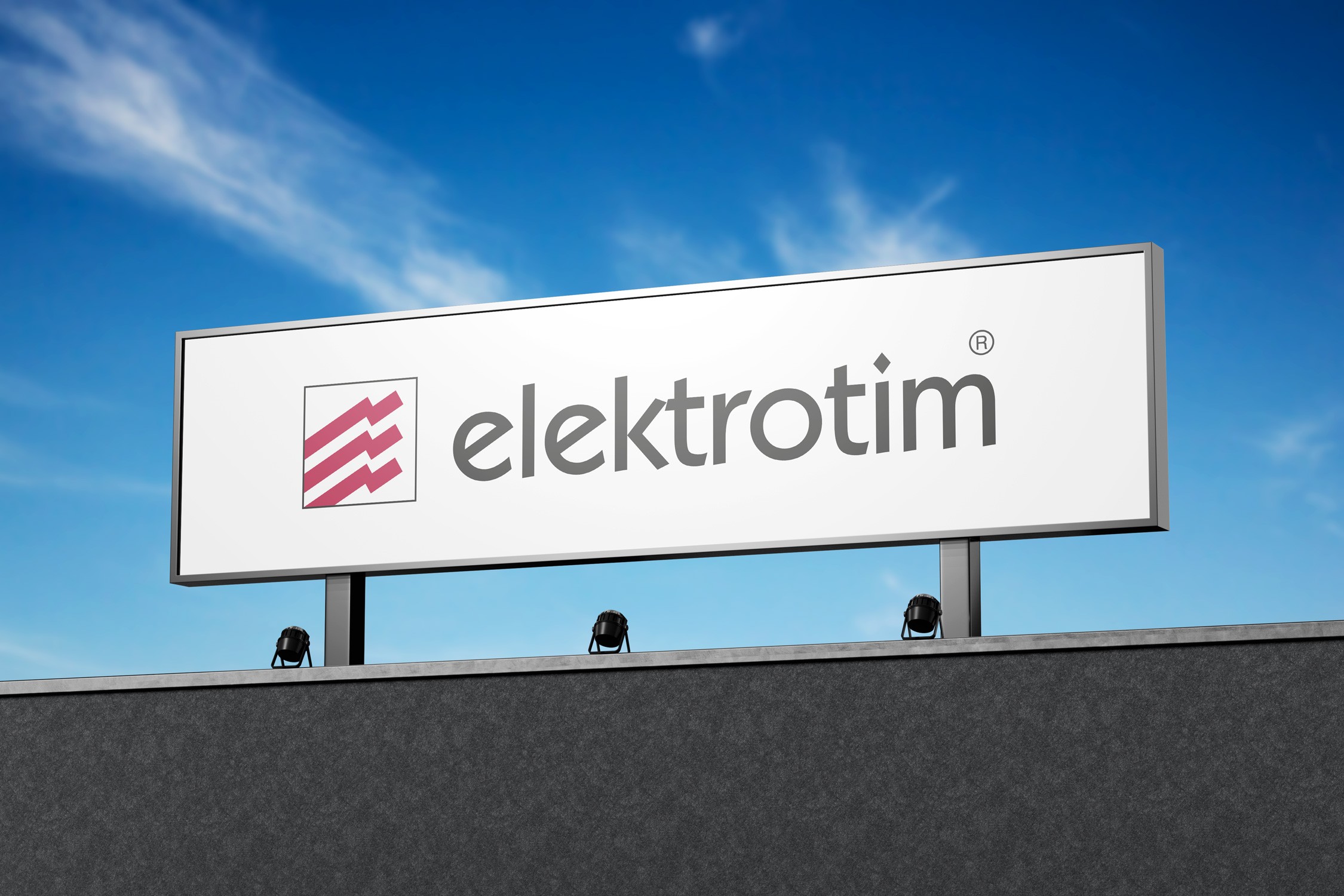 Widok interfejsu online do projektowania wlasnego kalendarza firmowego lub sciennnego.