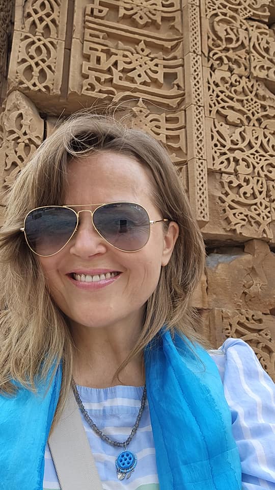 blured persona image