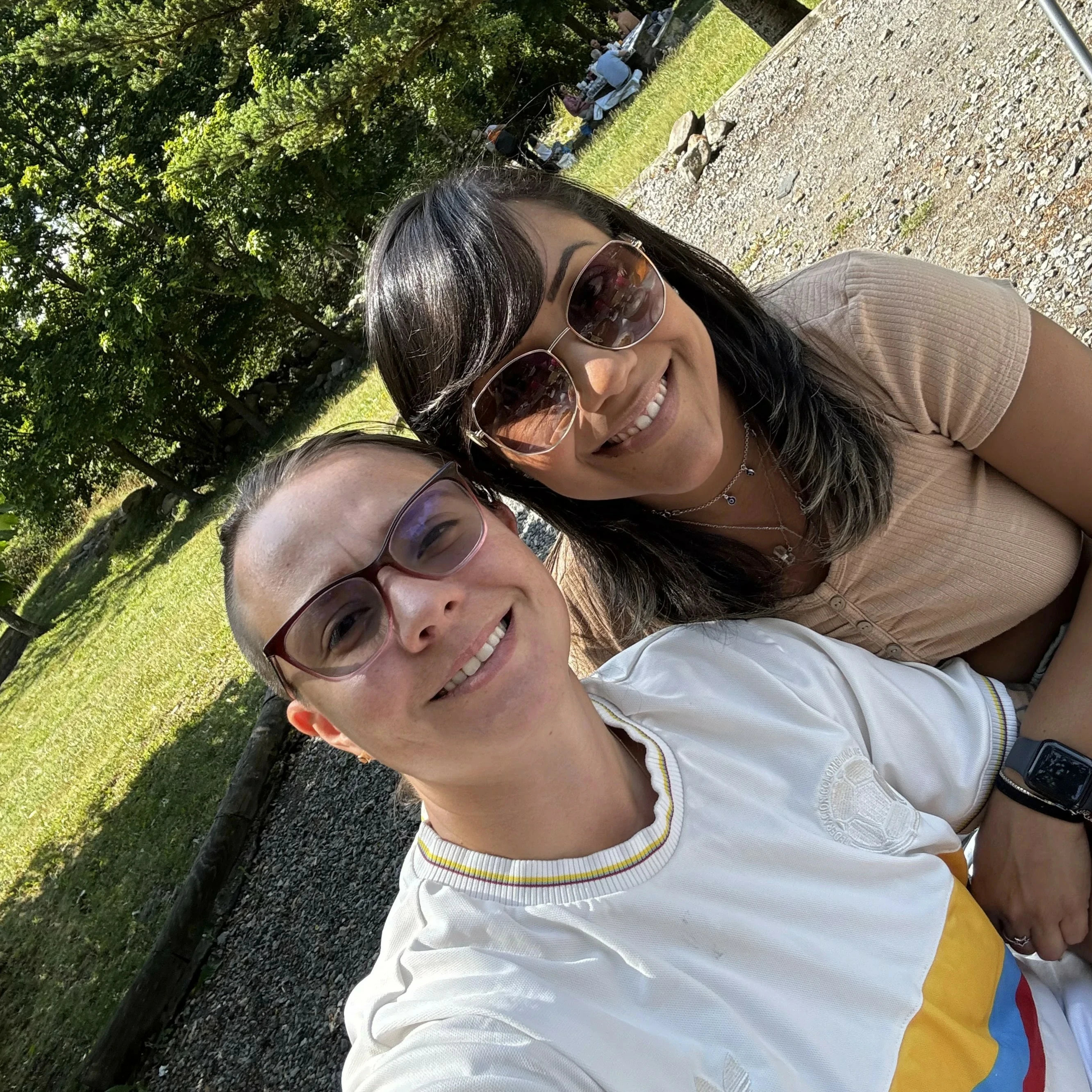 shallow focus photography of woman outdoor during day