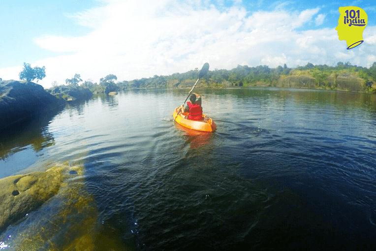 Kayaking in the Umkhakoi Lake