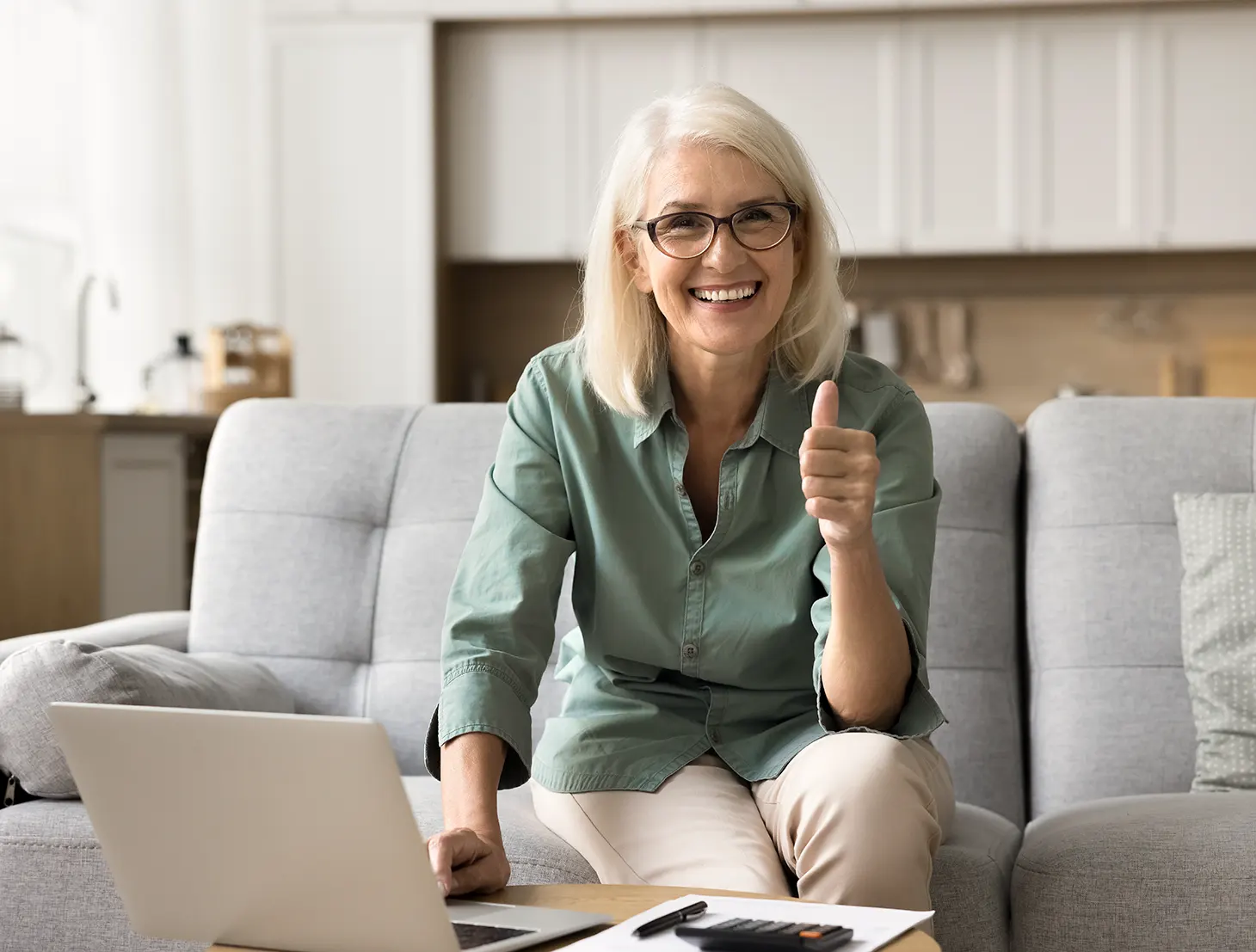 Image depicting a woman who has had her thumb healed.