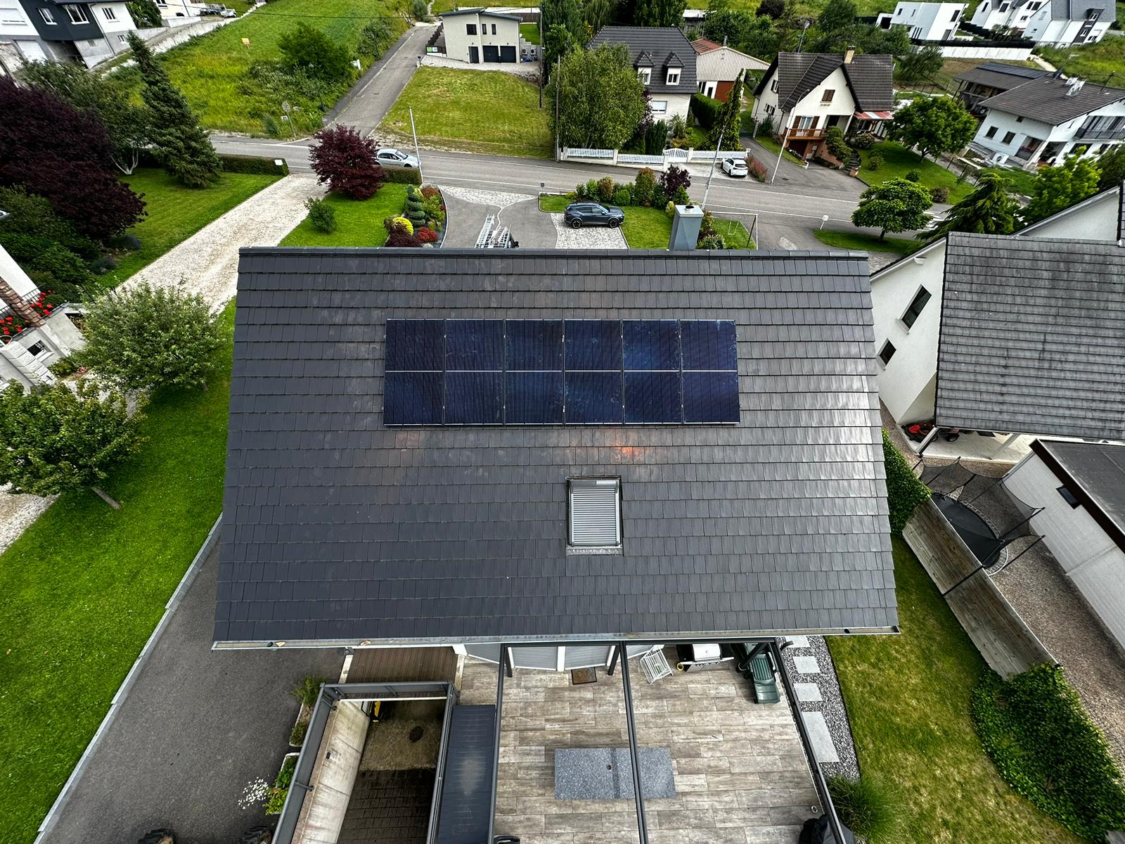 Maison équipée de panneaux solaires à Ferrette
