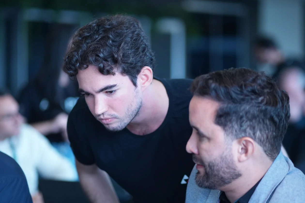 Executivos em atividade na imersão Labs Native