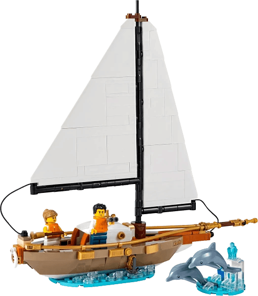 LEGO® Sailboat Adventure (sett 40487) - ferdigbygd brun seilbåt med hvitt seil og to minifigurer, Brikkenerd