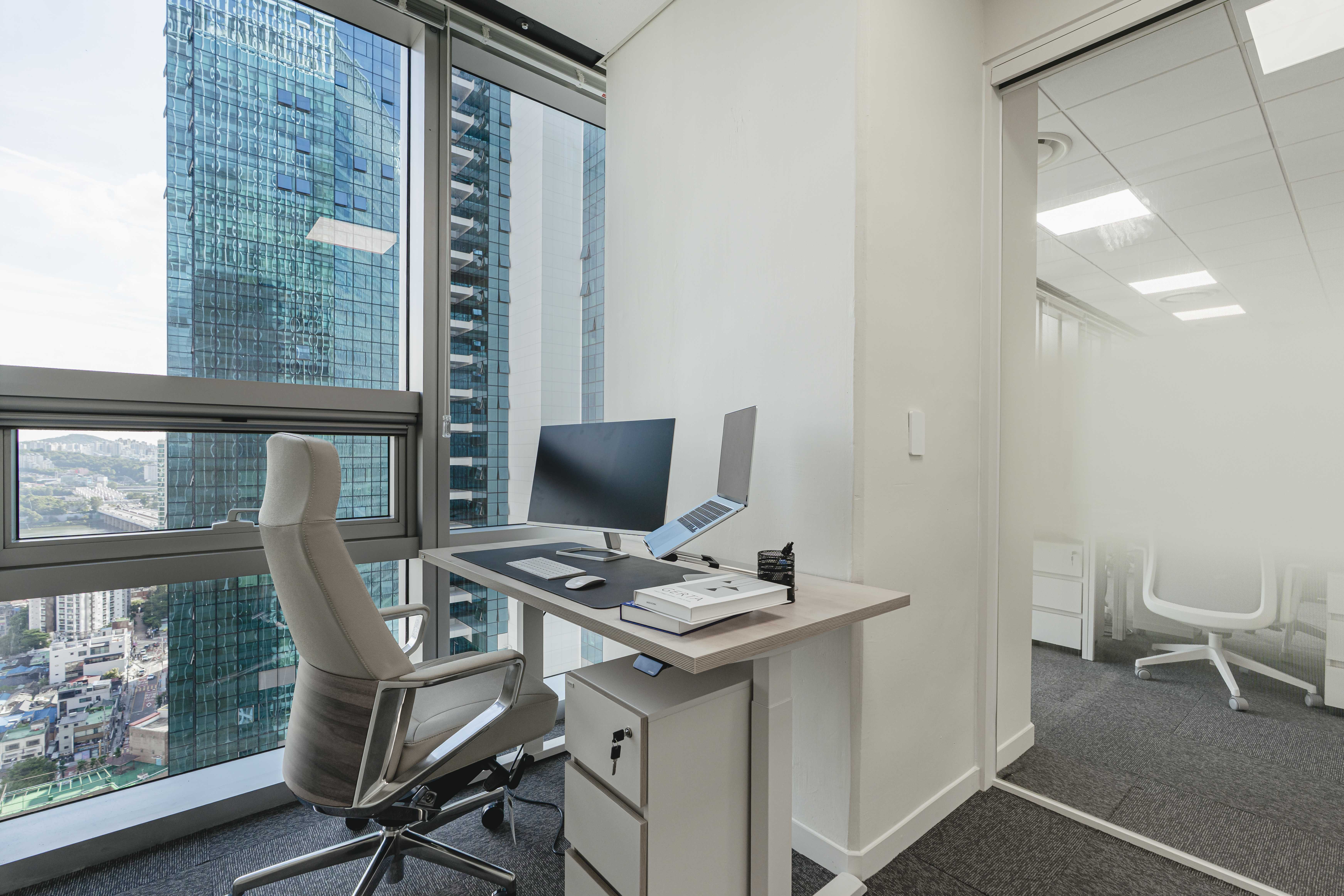 용산 공유오피스 코너스페이스 대표실