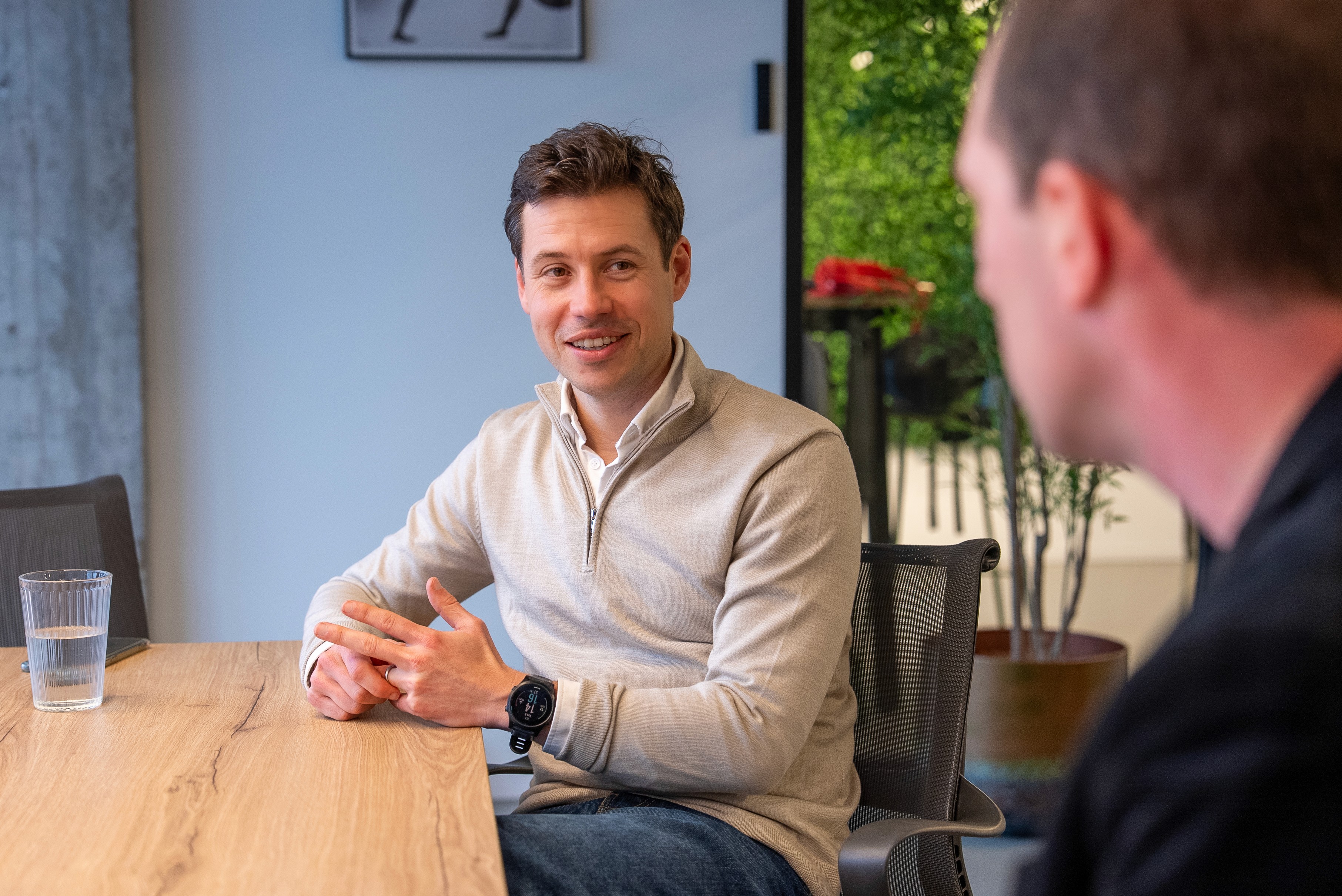 Robert Hyde, CEO and founder of RobotX, in conversation at a meeting table at the RobotX office in Rotterdam