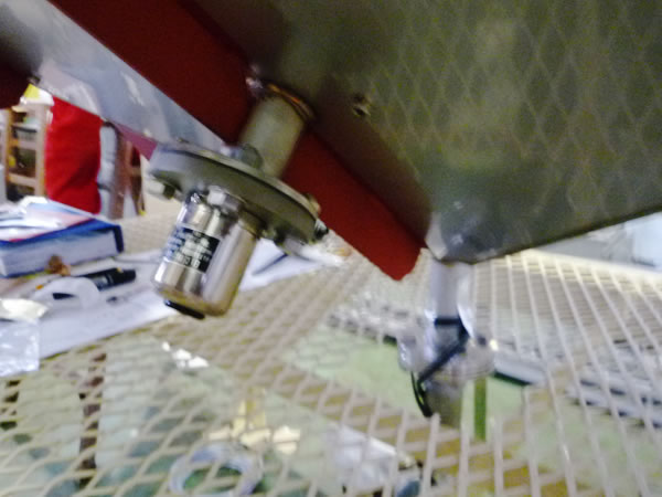 内部の水を温める投げ込み式ヒーター