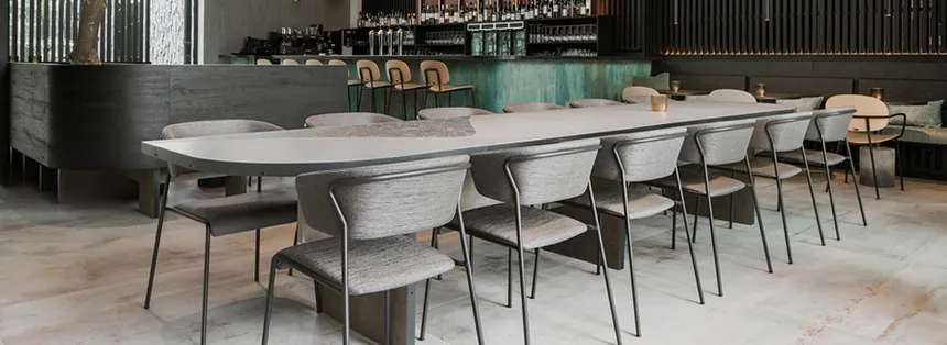 foto de mobiliario hostelero metálico