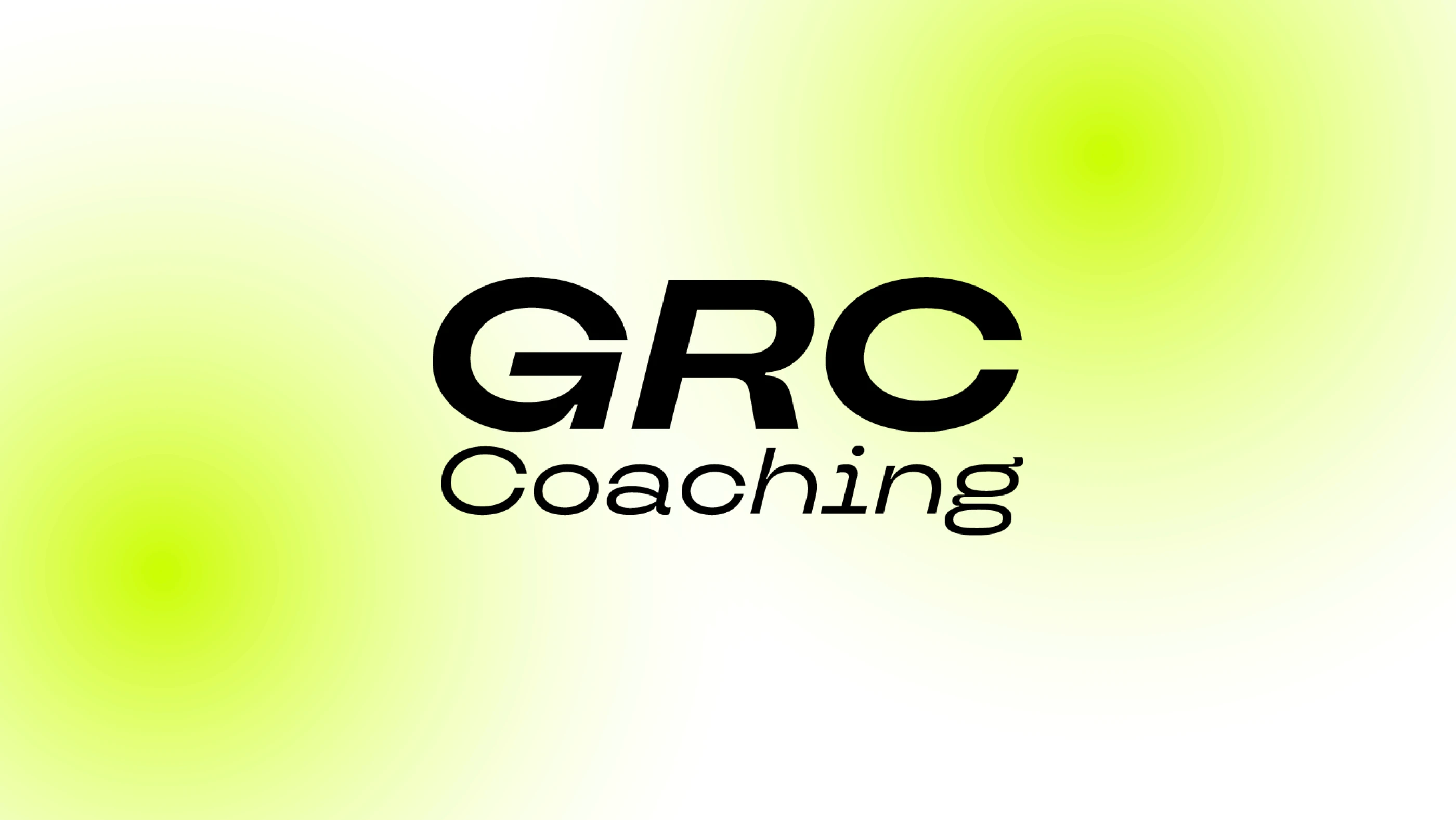 Logo GRC Coaching présenté sur un fond dégradé acide. Identité visuelle moderne pour coach sportif indépendant.