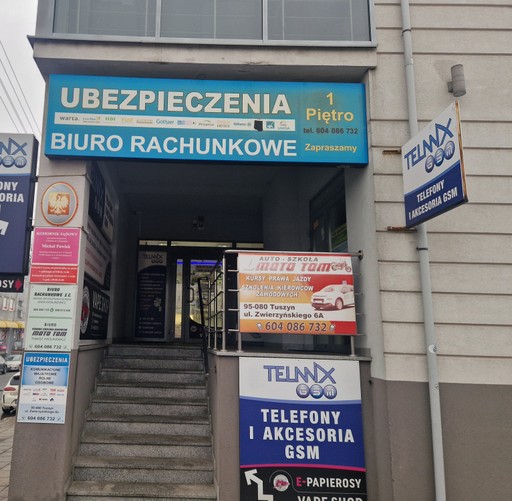 Szkoła jazdy OSK Szybcy i Wściekli – kurs prawa jazdy – kursant na placu manewrowym w Bielsko Biała uczący się jazdy.